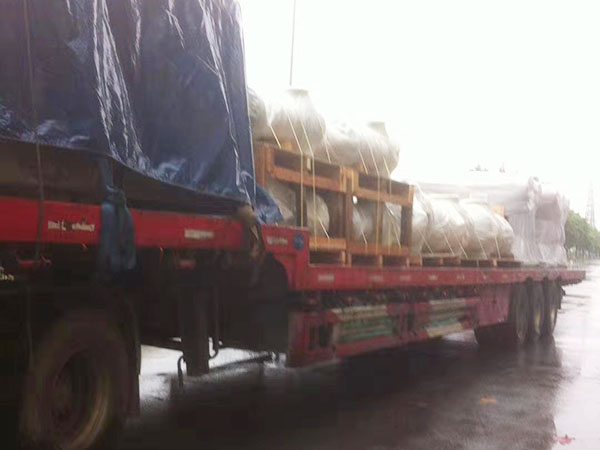 专车送往南宁富士康工...